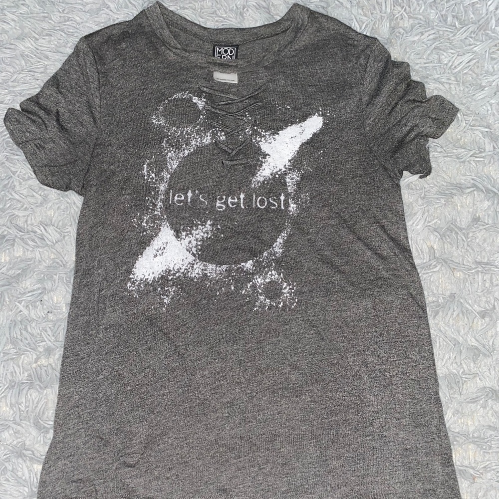 Gray graphic tshirt